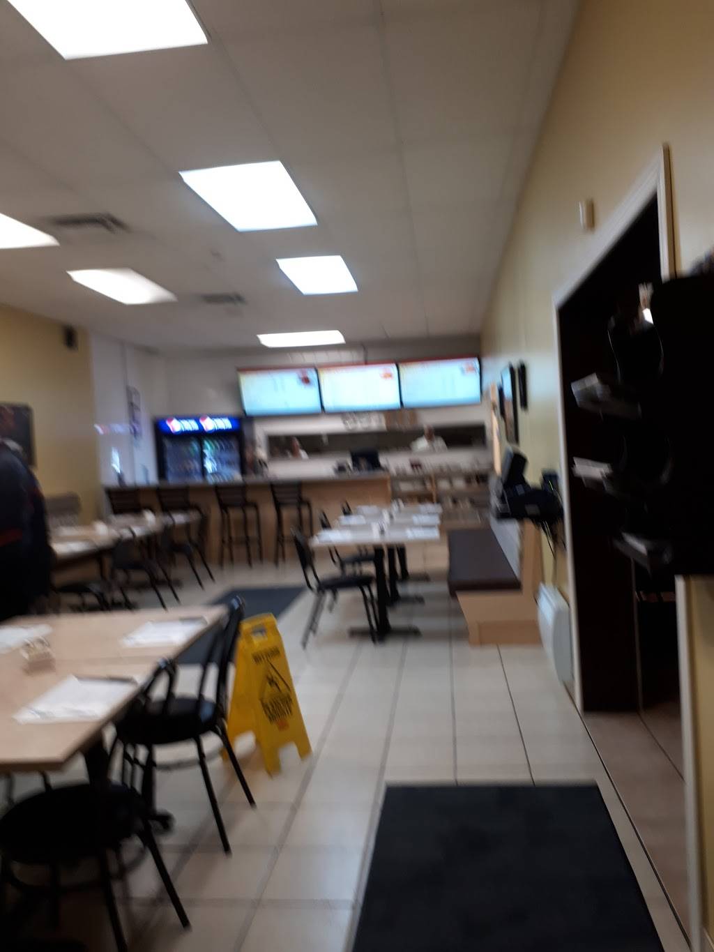 Resto Du Quartier | meal delivery | 765 Boulevard Saint-Joseph O, Drummondville, QC J2E 1K4, Canada | 8194727200 OR +1 819-472-7200