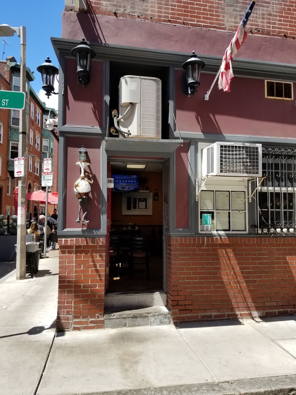 Theos Cozy Corner Restaurant | restaurant | 162 Salem St, Boston, MA 02113, USA | 6172410202 OR +1 617-241-0202