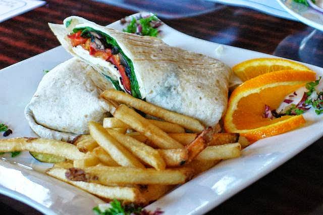 Tom Sawyer Diner | restaurant | 98 E Ridgewood Ave, Paramus, NJ 07652, USA | 2012620111 OR +1 201-262-0111