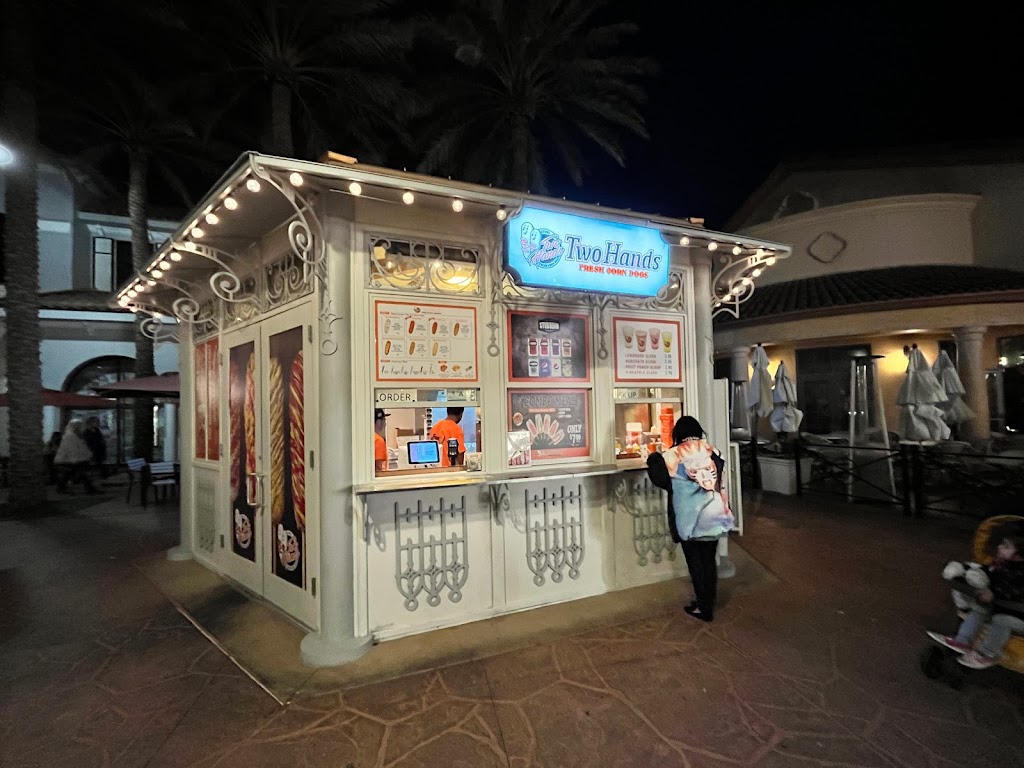 Two Hands Corn Dogs | meal takeaway | 6649 Las Vegas Blvd S K1, Las Vegas, NV 89119, USA | 7024622178 OR +1 702-462-2178