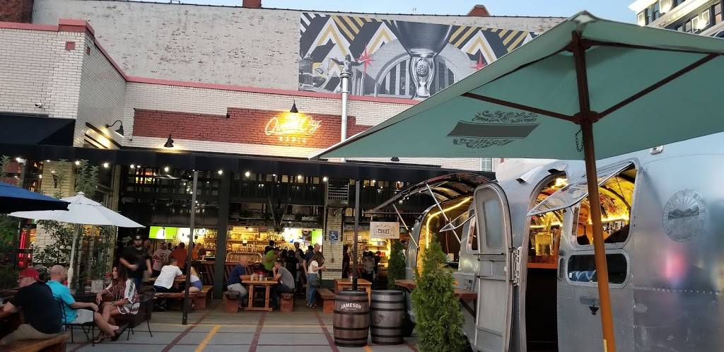 Queen City Radio | restaurant | 222 W 12th St, Cincinnati, OH 45202, USA | 5133810918 OR +1 513-381-0918