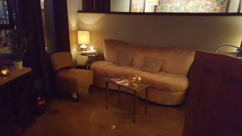 Chucks Fish Birmingham | restaurant | 5426 US-280, Birmingham, AL 35242, USA | 2059950495 OR +1 205-995-0495