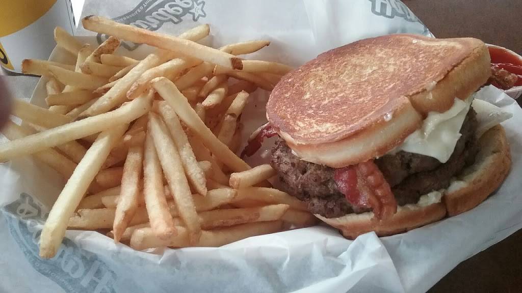 Hardees | restaurant | 1557 E Main St, Salem, VA 24153, USA | 5409863006 OR +1 540-986-3006