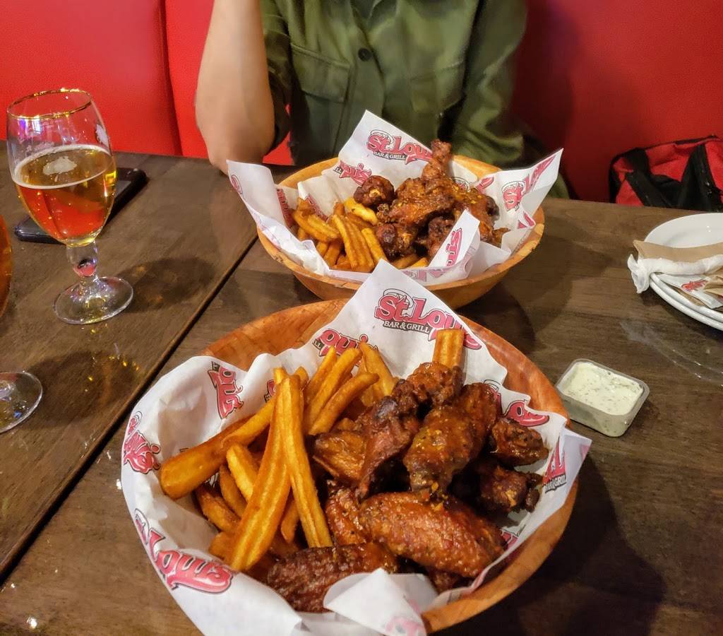 St. Louis Bar & Grill | restaurant | 10620 Yonge St Unit 16, Richmond Hill, ON L4C 3C8, Canada | 9057800183 OR +1 905-780-0183