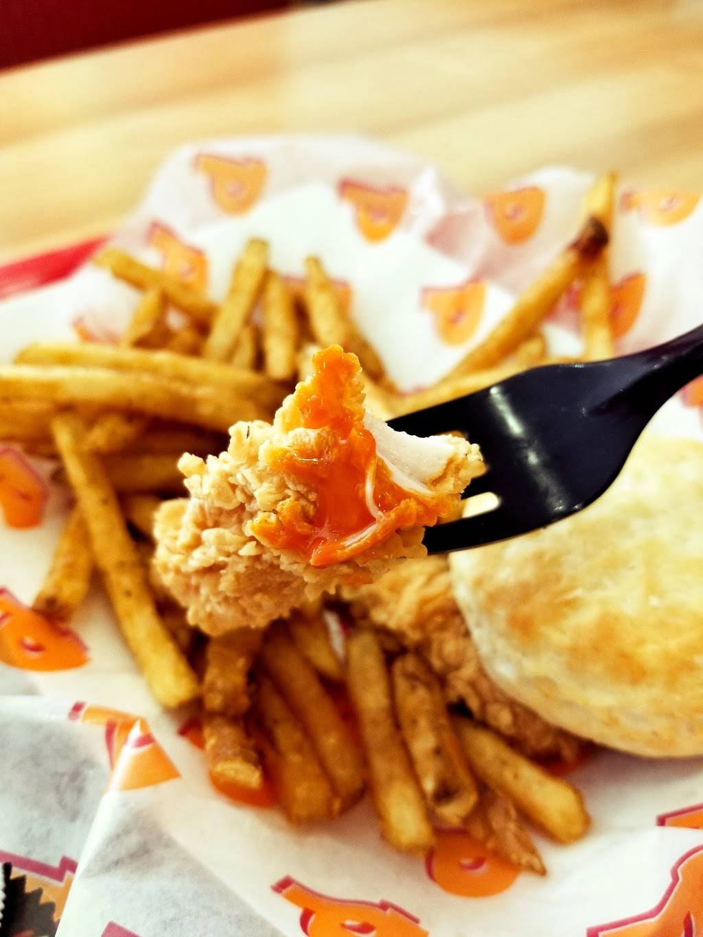 Popeyes | restaurant | 1414 King St E #8, Courtice, ON L1E 3B4, Canada | 9054322111 OR +1 905-432-2111
