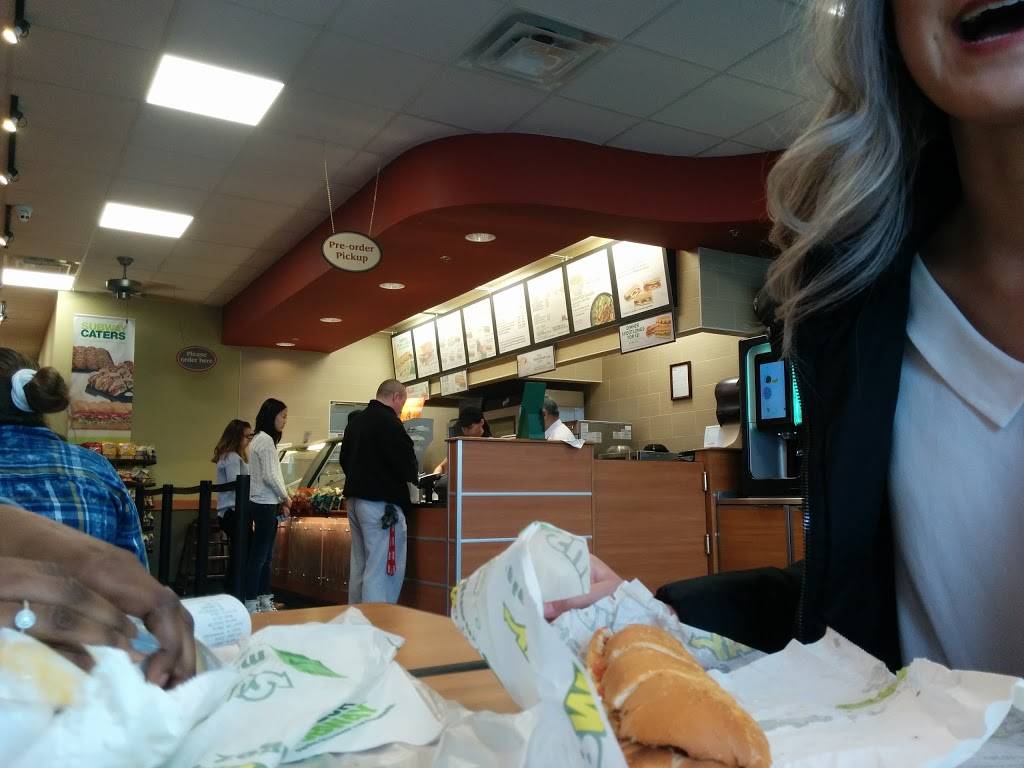 Subway | restaurant | 600 Laurelwood Dr #125, Waterloo, ON N2T 0A6, Canada | 5193425400 OR +1 519-342-5400