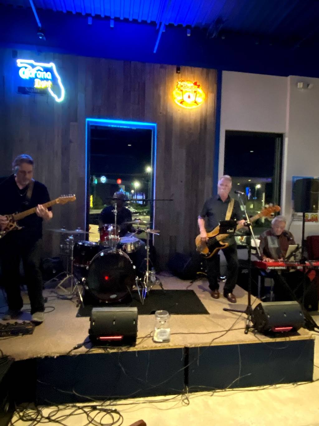 Marlins Brewhouse University Village | restaurant | 19800 Village Center Dr Suite 235, Fort Myers, FL 33913, USA | 2397906573 OR +1 239-790-6573