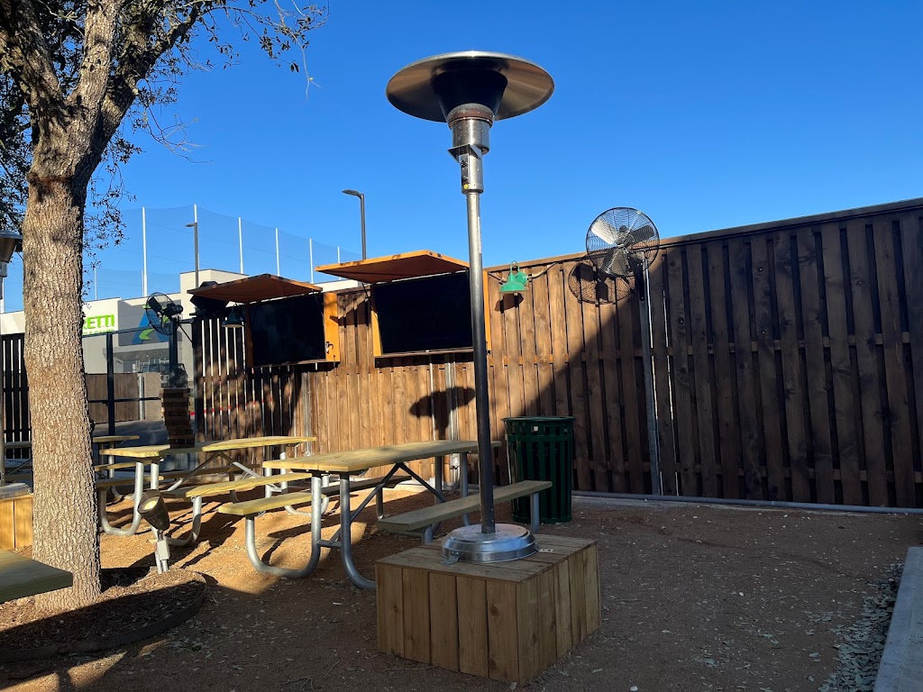 Camp 1604 | restaurant | 5534 N Loop 1604 W, San Antonio, TX 78249, USA | 2107561725 OR +1 210-756-1725