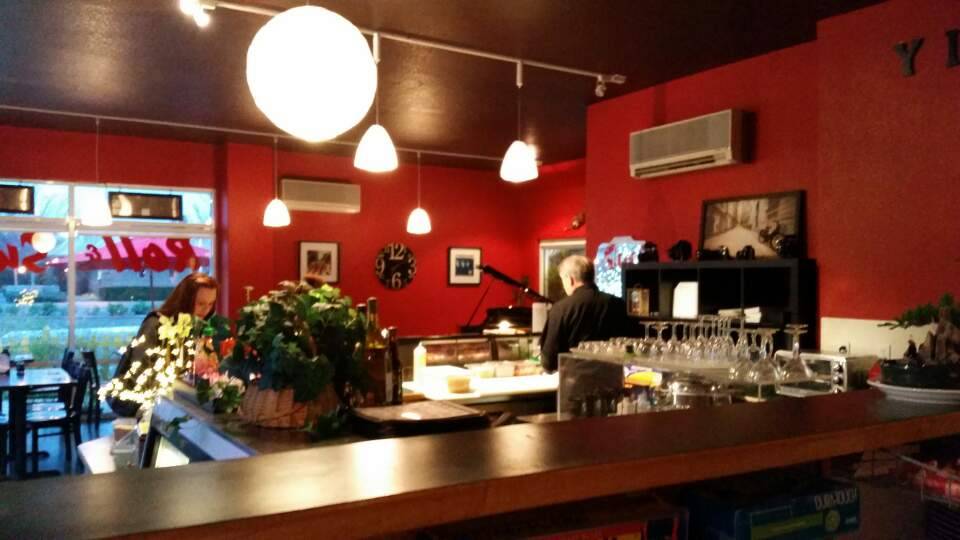 Yireh Sushi | restaurant | 3800 Sebastopol Rd, Santa Rosa, CA 95407, USA | 7075262652 OR +1 707-526-2652