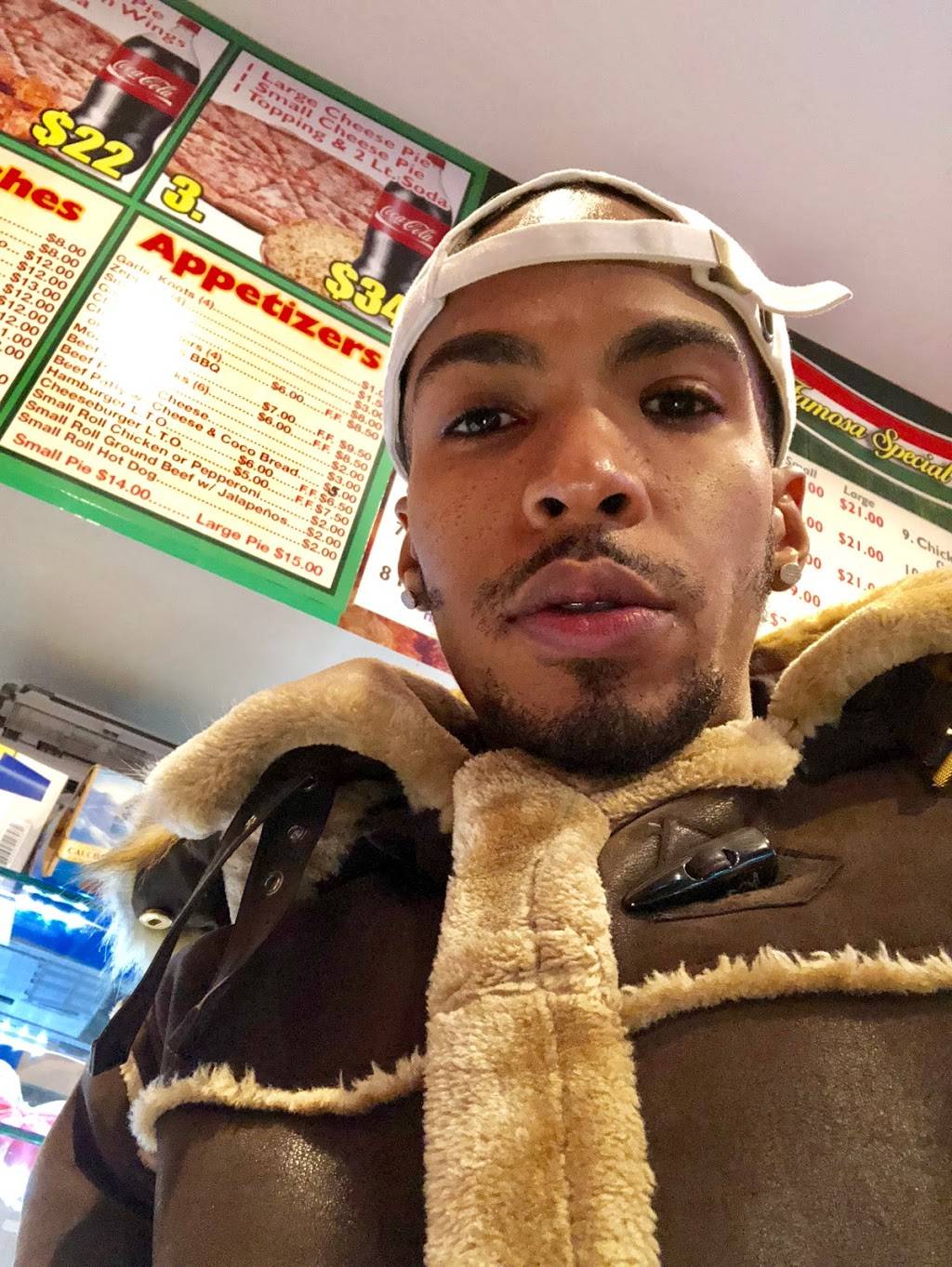 Famosa Pizza | restaurant | 621 E 187th St, Bronx, NY 10458, USA | 9176881312 OR +1 917-688-1312