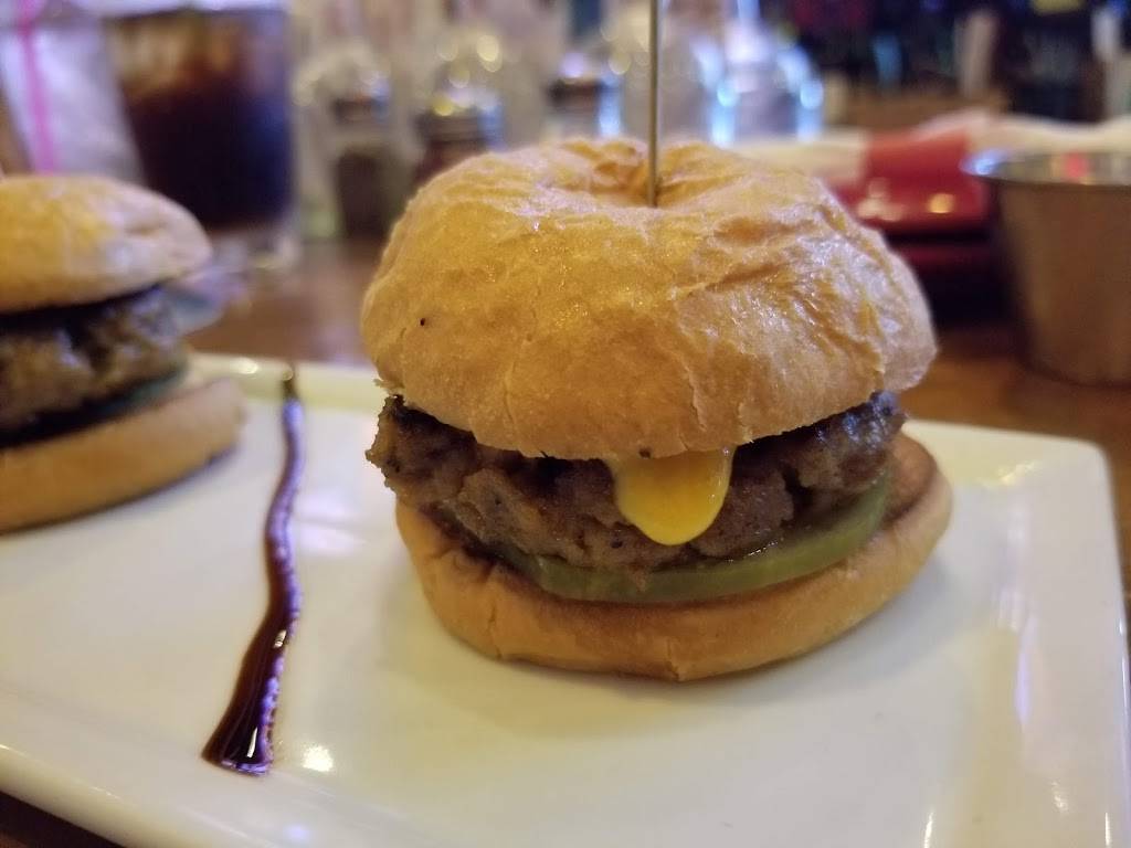 Cruisers Pizza Bar Grill | restaurant | 801 E Balboa Blvd, Newport Beach, CA 92661, USA | 9492209414 OR +1 949-220-9414