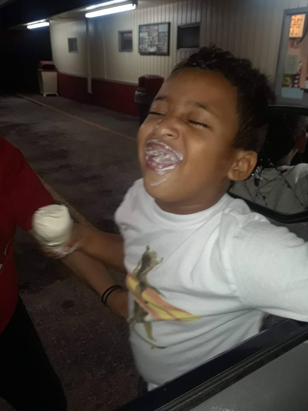 Dairy Treet Inc | restaurant | 3808 N Laurent St, Victoria, TX 77901, USA | 3615733104 OR +1 361-573-3104