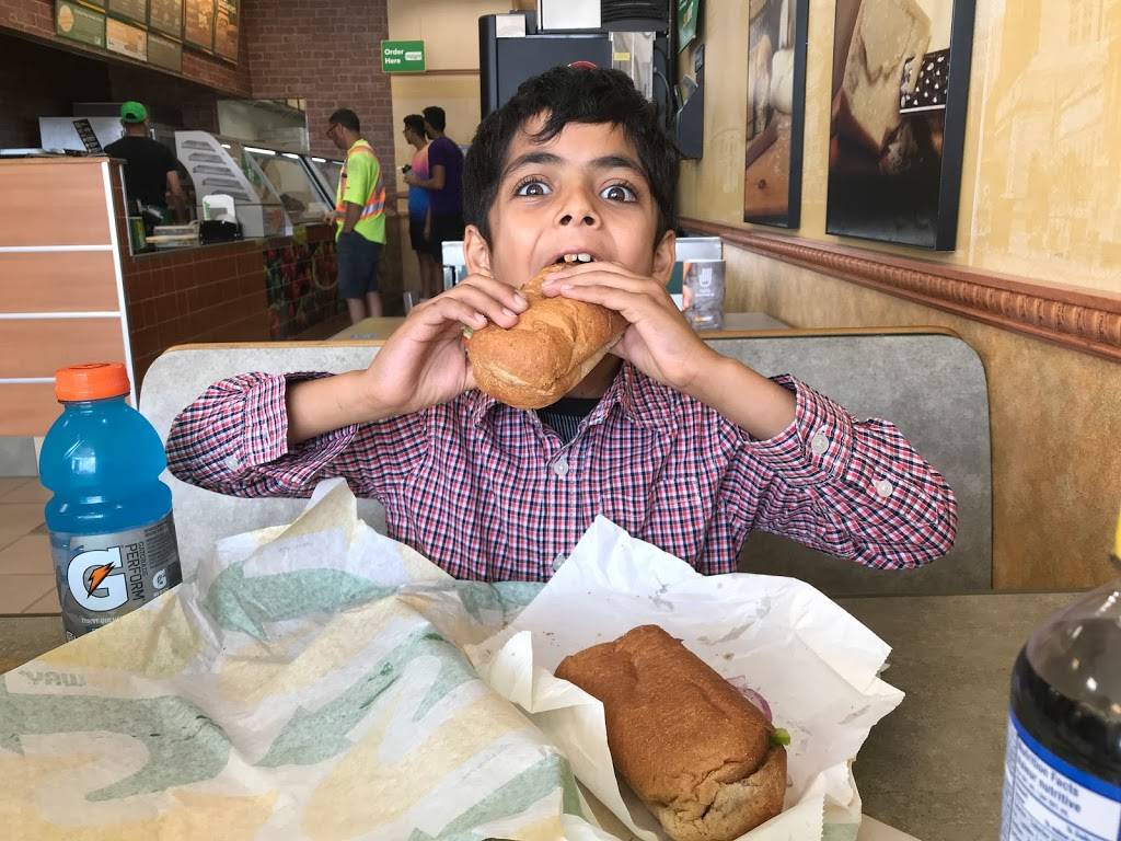 Subway | restaurant | 7677 Markham Rd Unit 2, Markham, ON L3S 3J9, Canada | 9054713425 OR +1 905-471-3425