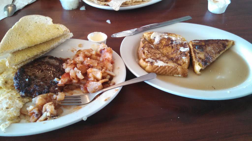 Beach House | restaurant | 198 N Shore Dr, Crystal, MI 48818, USA | 9892354969 OR +1 989-235-4969