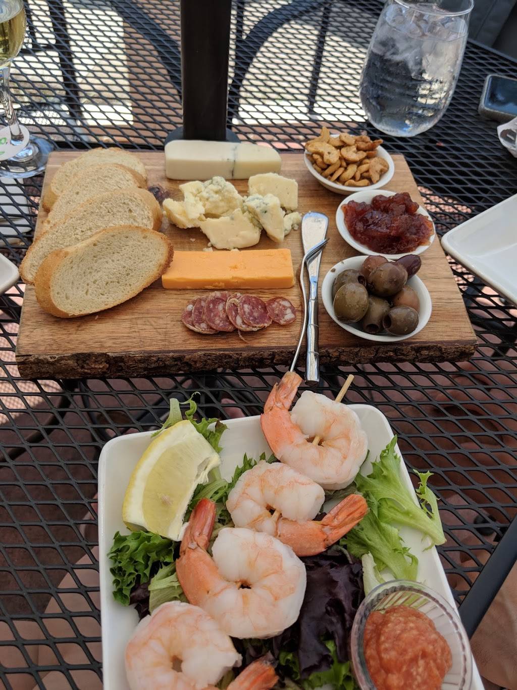 Barrique Wine & Brew Bar | restaurant | 835 Wrigley Dr, Lake Geneva, WI 53147, USA | 2622481948 OR +1 262-248-1948