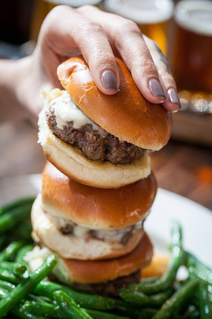 b Springfield | restaurant | 1000 W Columbus Ave, Springfield, MA 01105, USA | 4132858296 OR +1 413-285-8296