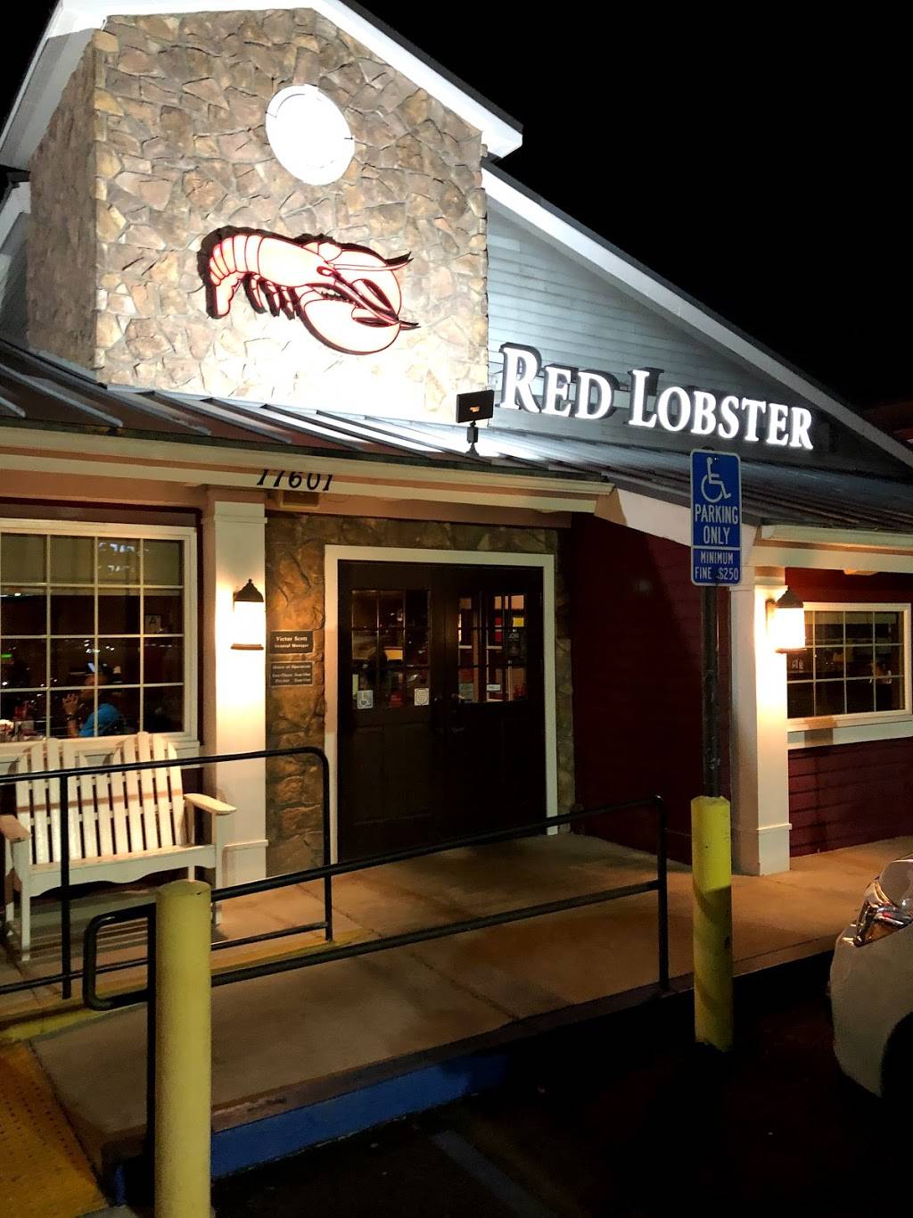 Red Lobster | restaurant | 17601 East Castleton St, City of Industry, CA 91748, USA | 6269655112 OR +1 626-965-5112