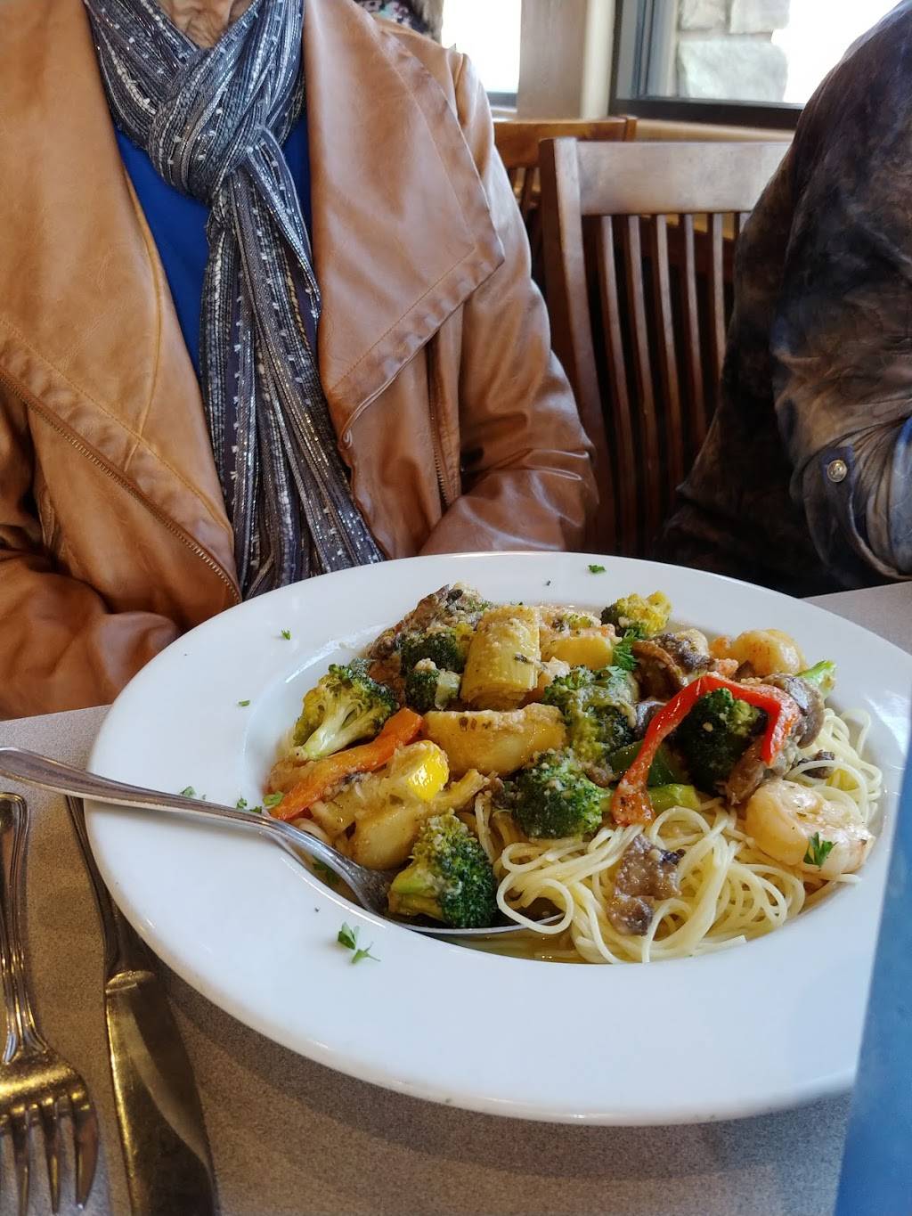 Strings Italian Cafe | restaurant | 1971 W Caldwell Ave, Visalia, CA 93277, USA | 5597397113 OR +1 559-739-7113