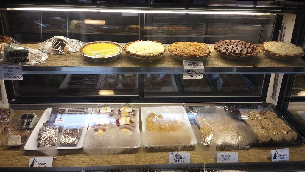 Moms Country Kitchen | restaurant | 81057 Main St, Memphis, MI 48041, USA | 8103922210 OR +1 810-392-2210