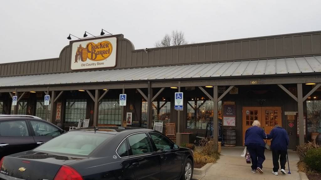 Cracker Barrel Old Country Store | restaurant | 10915 New Halls Ferry Road, Ferguson, MO 63136, USA | 3148687080 OR +1 314-868-7080