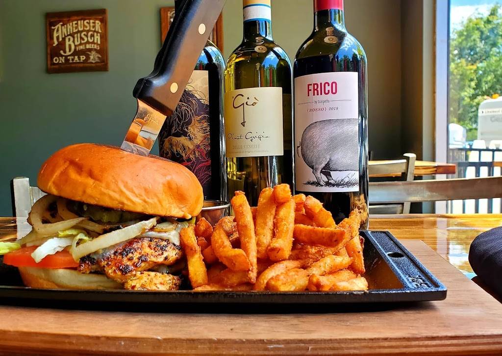 John Henrys Grill | restaurant | 233 Broad St, Rome, GA 30161, USA | 7062376326 OR +1 706-237-6326