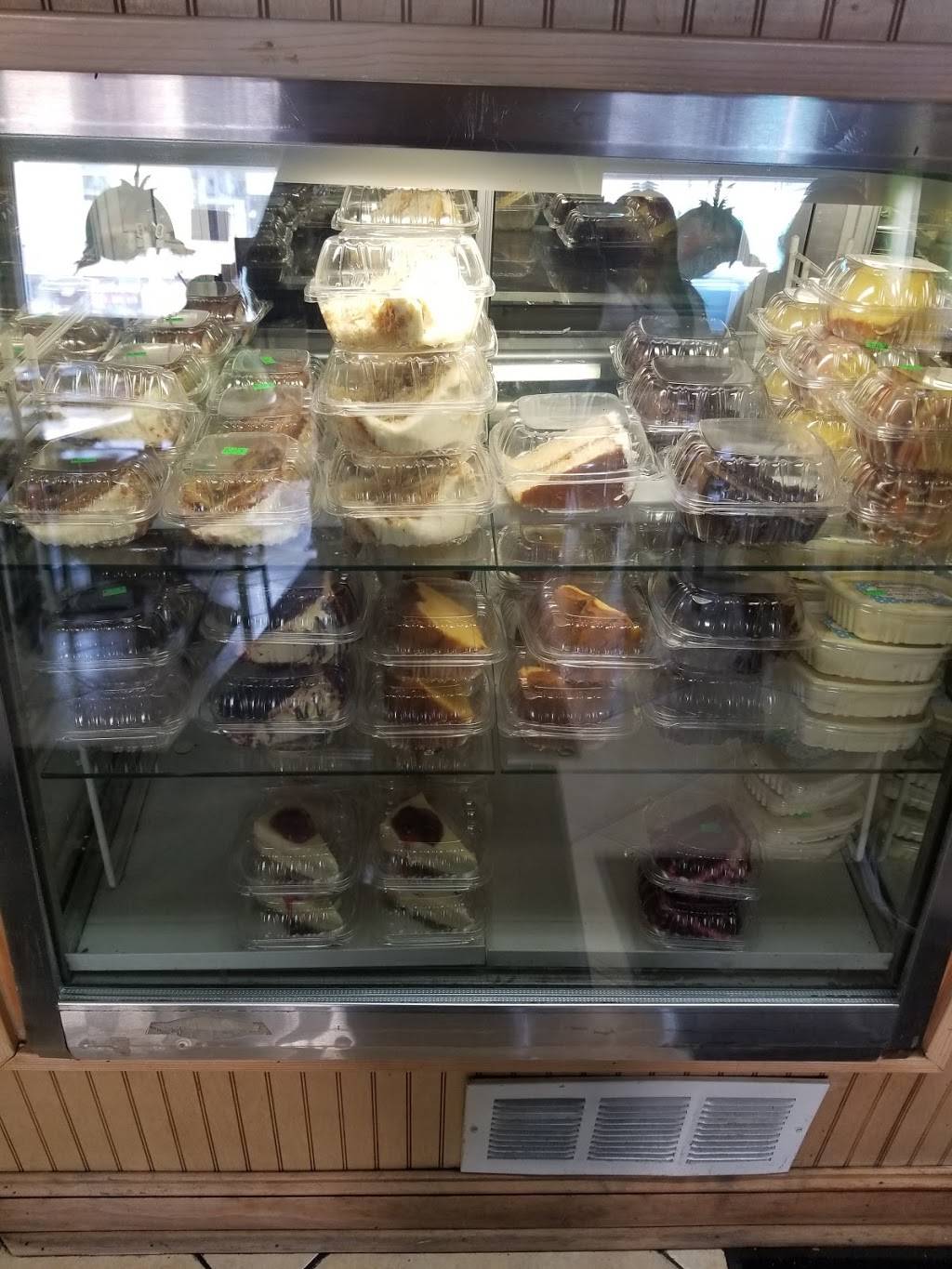 Island Quizine | restaurant | 6403 Windsor Mill Rd, Gwynn Oak, MD 21207, USA | 4102774700 OR +1 410-277-4700