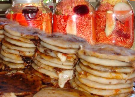 Pupuseria & Restaurant "El Cuscatleco" | restaurant | 3125 W Lawrence Ave, Chicago, IL 60625, USA | 7735390977 OR +1 773-539-0977