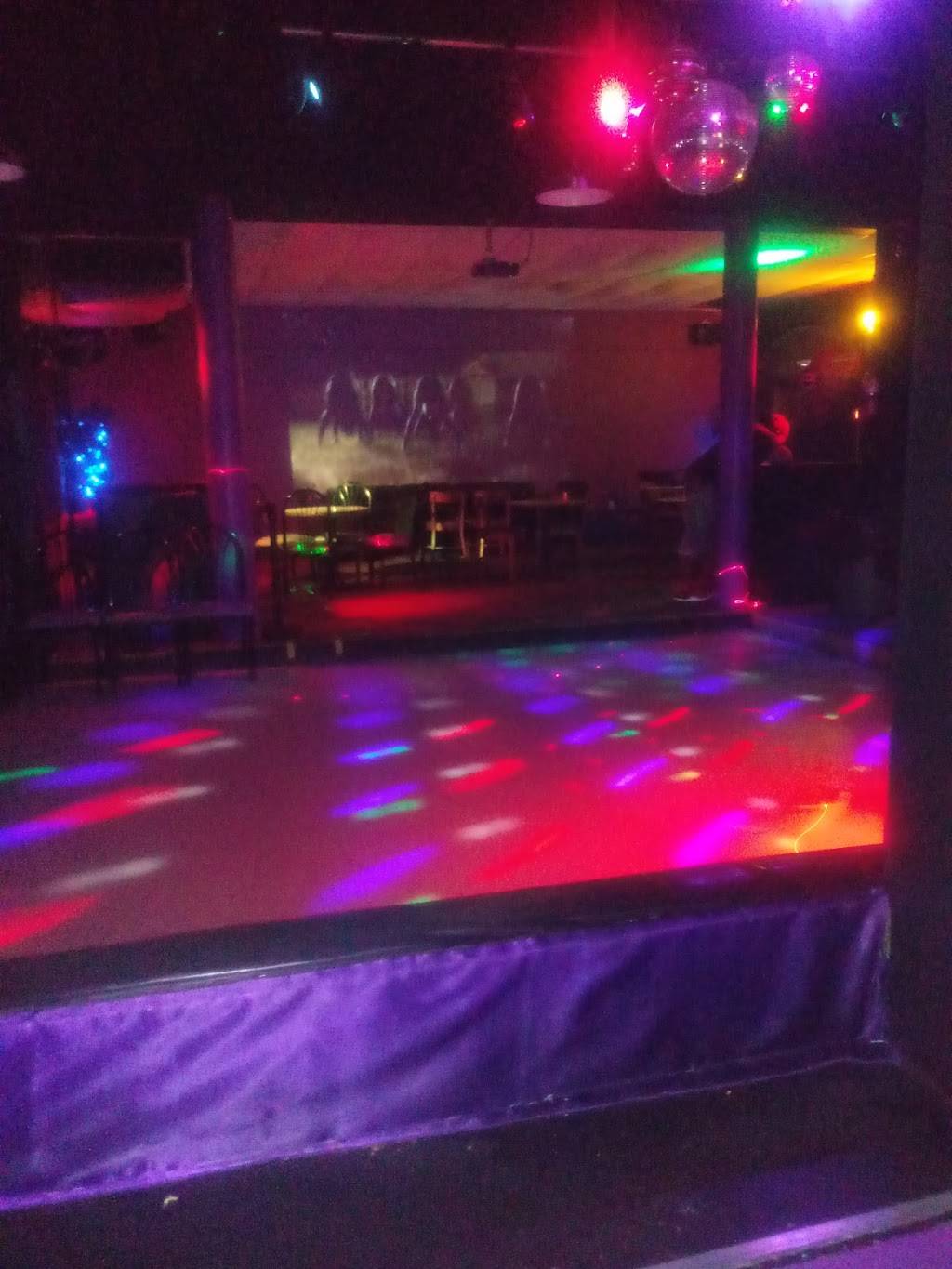 Hole in the Wall Speakeasy | restaurant | 910 Business Loop 70 E, Columbia, MO 65201, USA | 5734427491 OR +1 573-442-7491