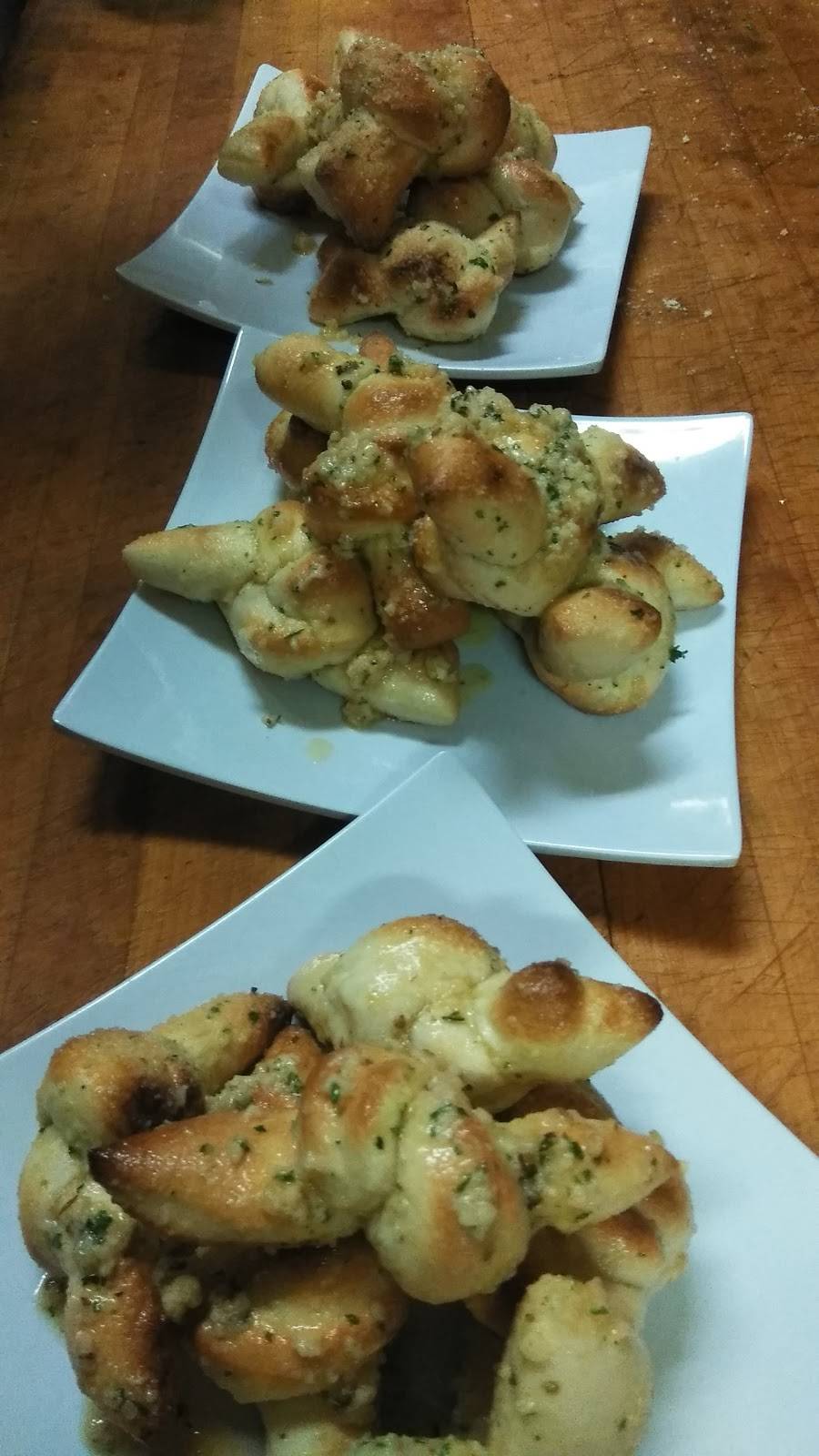 Giannis Pizza, Pasta, & More | restaurant | 15941 Edwards St, Huntington Beach, CA 92647, USA | 7148910473 OR +1 714-891-0473