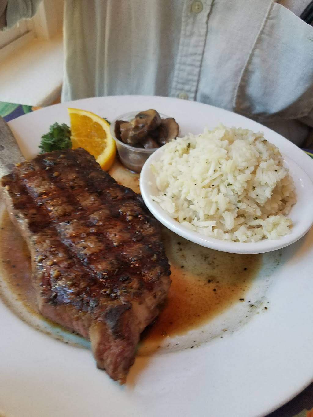 Crossroads Pub | restaurant | 133 Market St, Warren, RI 02885, USA | 4012459305 OR +1 401-245-9305