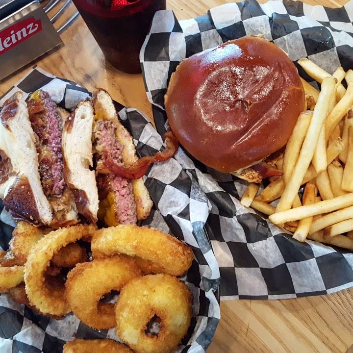 American Burger Co | restaurant | 14130 Rivergate Pkwy, Charlotte, NC 28273, USA | 7044947356 OR +1 704-494-7356
