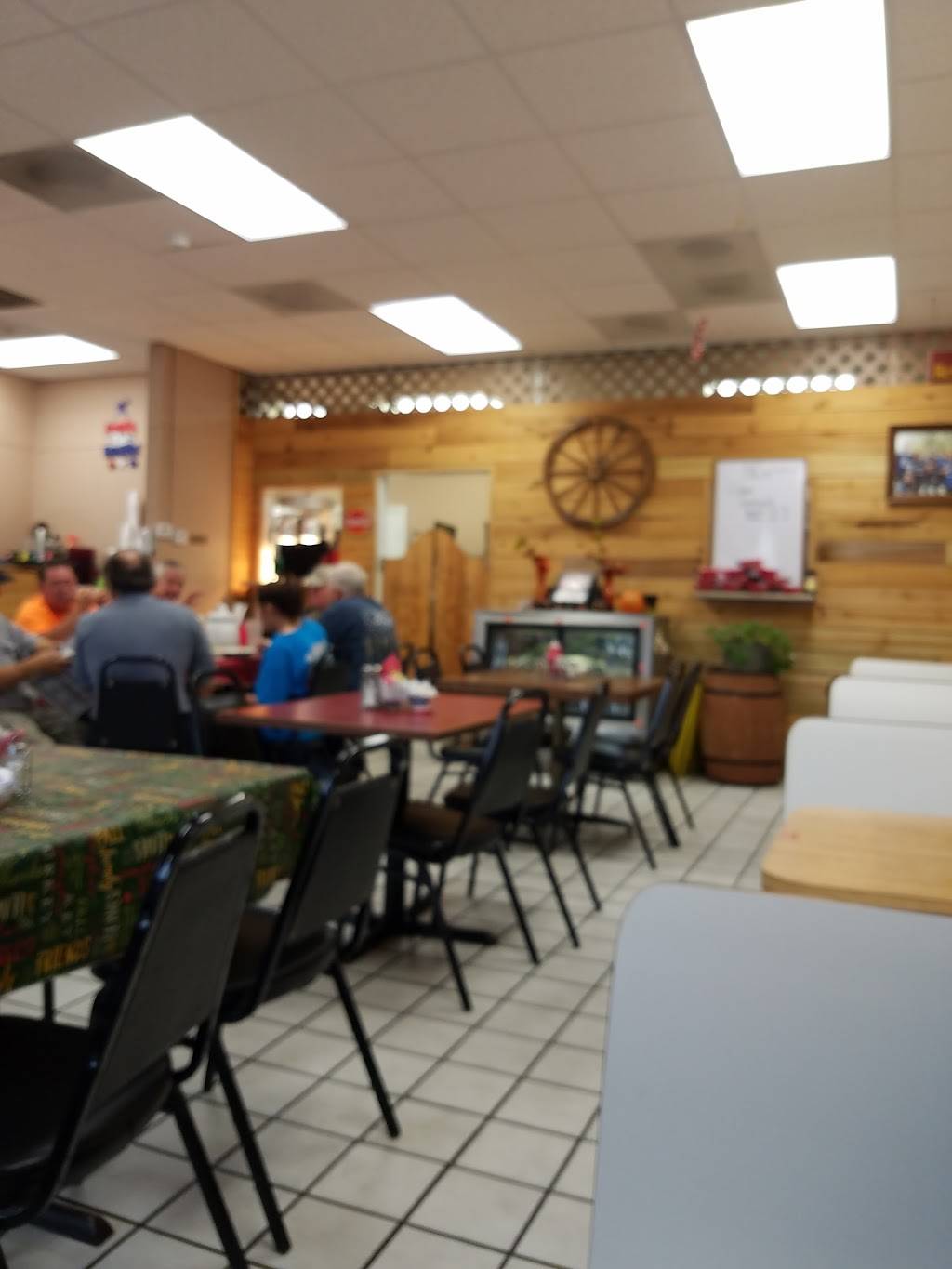 Wagon Wheel Cotterells Family Restaurant | restaurant | 1205 Fort Campbell Blvd, Clarksville, TN 37042, USA | 9315531334 OR +1 931-553-1334