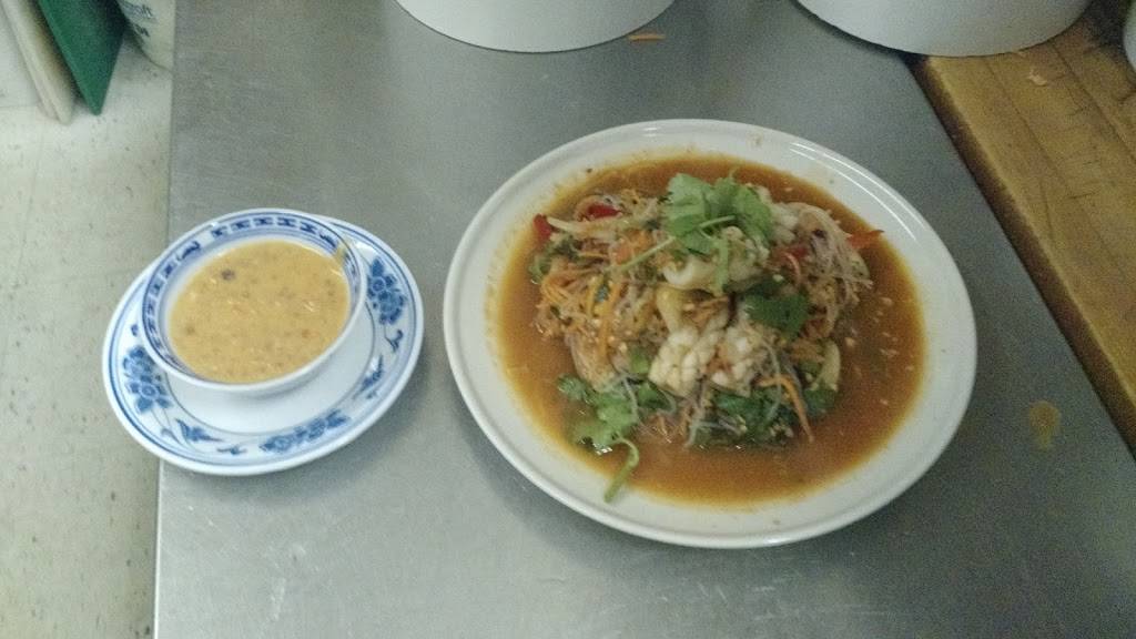 Thai Golden Bell Restaurant | restaurant | 16925 Yonge St, Newmarket, ON L3Y 5Y1, Canada | 9059540954 OR +1 905-954-0954