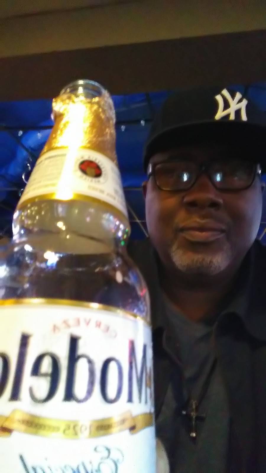 Whoos Bar And Grill | restaurant | 142 NY-17K, Newburgh, NY 12550, USA | 8455671414 OR +1 845-567-1414