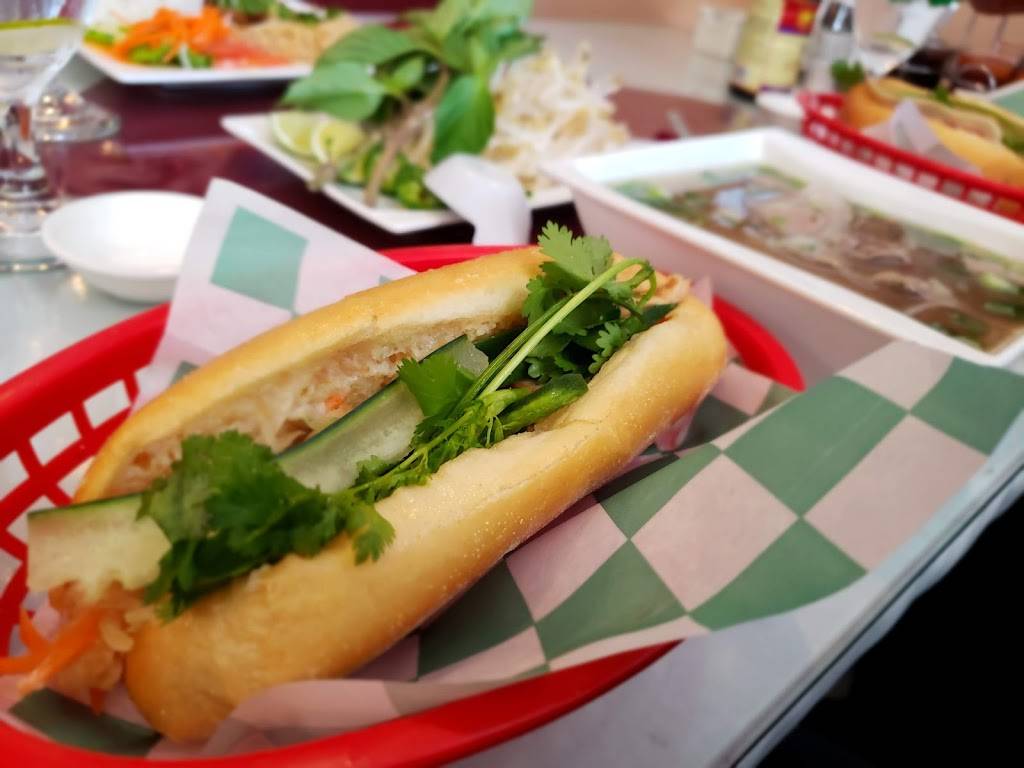 vPho | restaurant | 2671 Kirkwood Hwy, Newark, DE 19711, USA | 3023693993 OR +1 302-369-3993