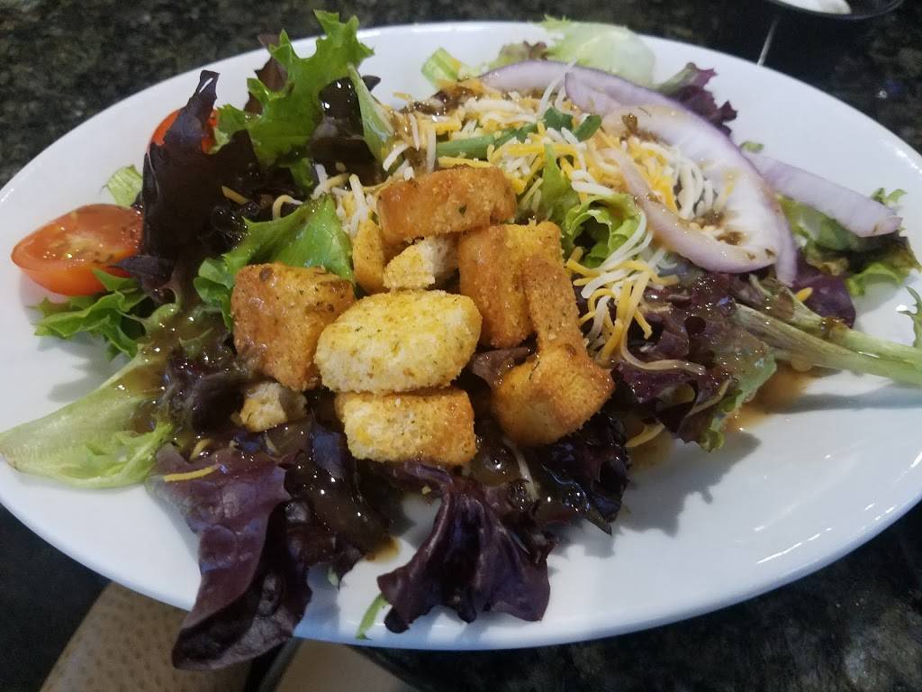 The Smoke House By Hoites | restaurant | 1300 Coles Ferry Pike, Lebanon, TN 37087, USA | 6154448300 OR +1 615-444-8300