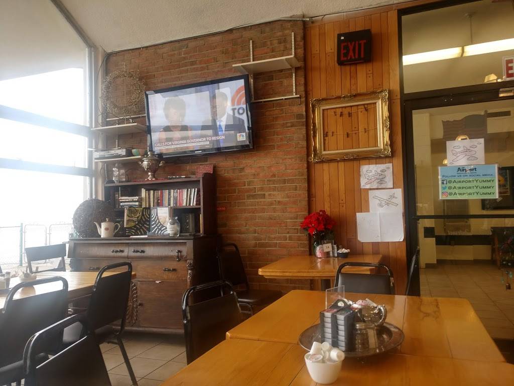 Airport Restaurant & Spirits | restaurant | 3608 Wildwood Ave, Jackson, MI 49202, USA | 5177833616 OR +1 517-783-3616