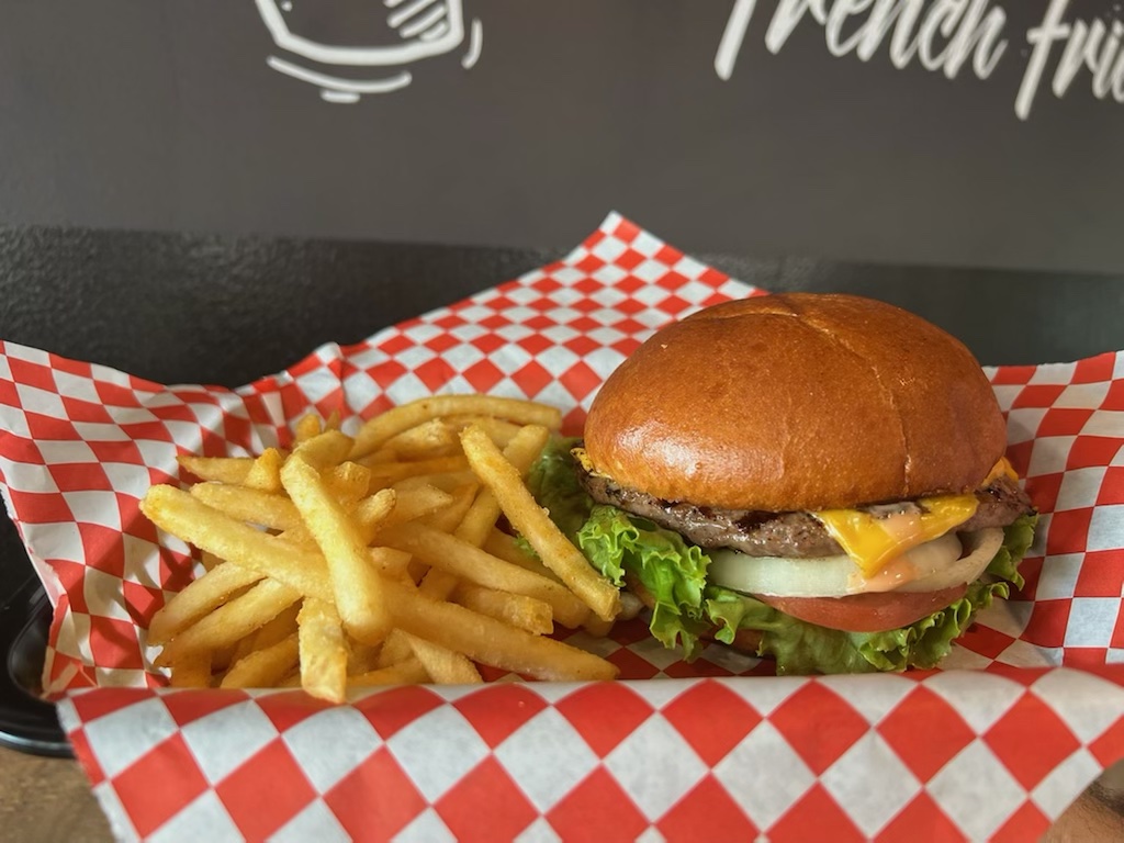 Freds Burger | restaurant | 7411 W Stockton Blvd #100, Sacramento, CA 95823, USA | 9168965625 OR +1 916-896-5625