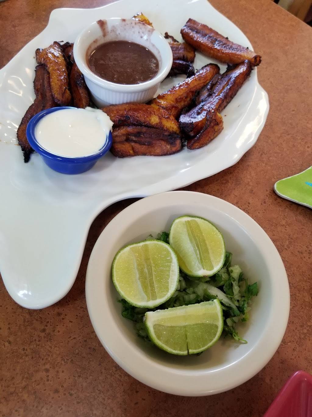 Gladys Restaurante Salvadoreño | restaurant | 1423 S Country Club Dr, Mesa, AZ 85210, USA | 4806492541 OR +1 480-649-2541