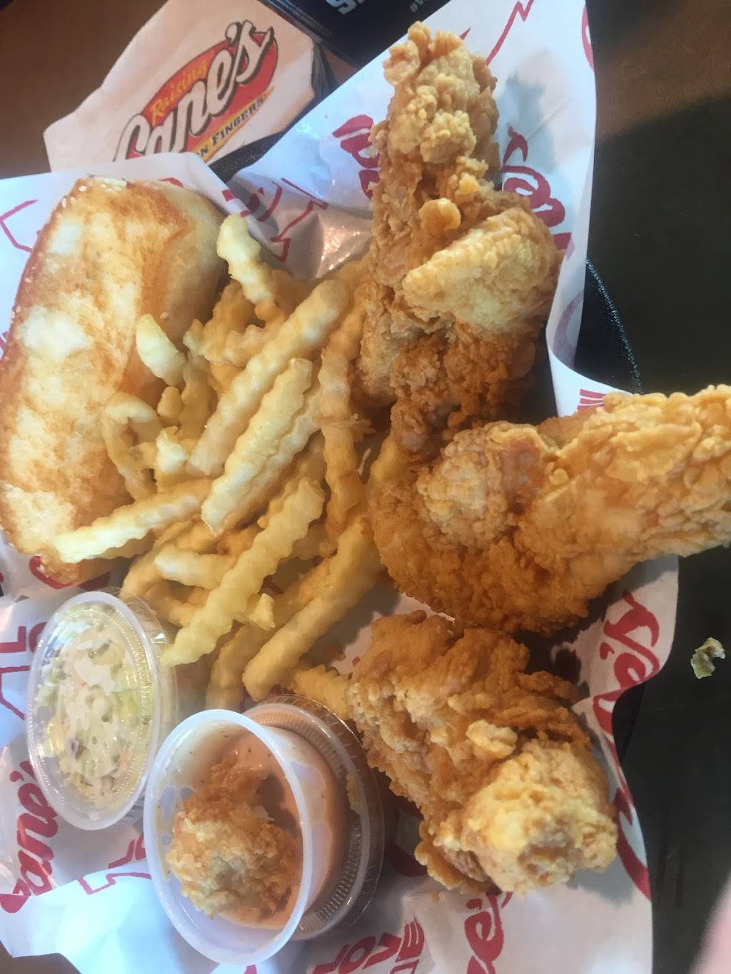 Raising Canes Chicken Fingers | meal takeaway | 9581 Sawmill Pkwy, Powell, OH 43065, USA | 6143894968 OR +1 614-389-4968
