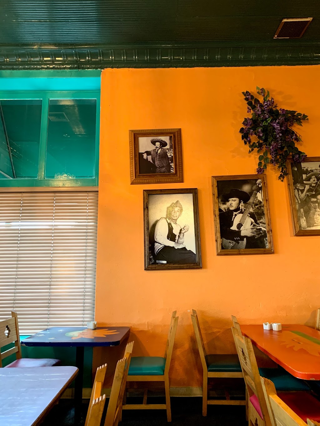 El Palacio | restaurant | 401 E Andy Devine Ave, Kingman, AZ 86401, USA | 9287180018 OR +1 928-718-0018