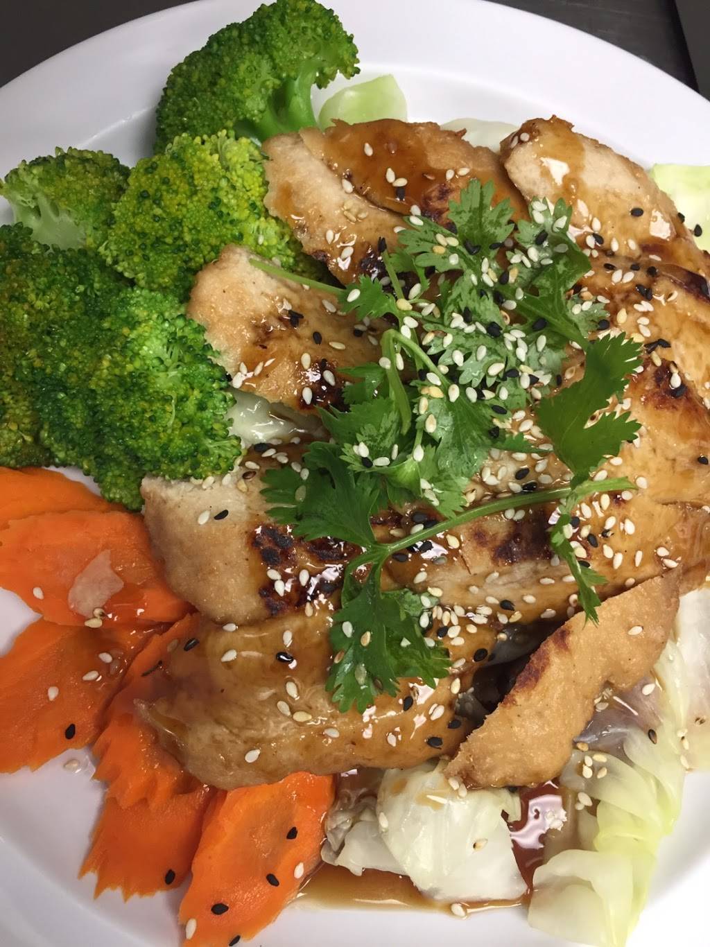 Vegan House Thai Bistro | restaurant | 1435 N Highland Ave #7622, Los Angeles, CA 90028, USA | 3235161535 OR +1 323-516-1535