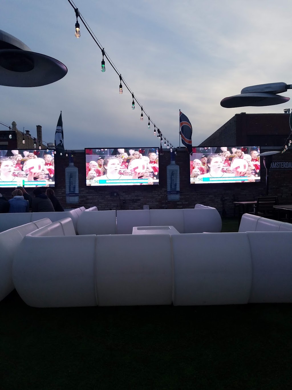 Whiskey Business | restaurant | 1367 N Milwaukee Ave, Chicago, IL 60622, USA | 7736987362 OR +1 773-698-7362