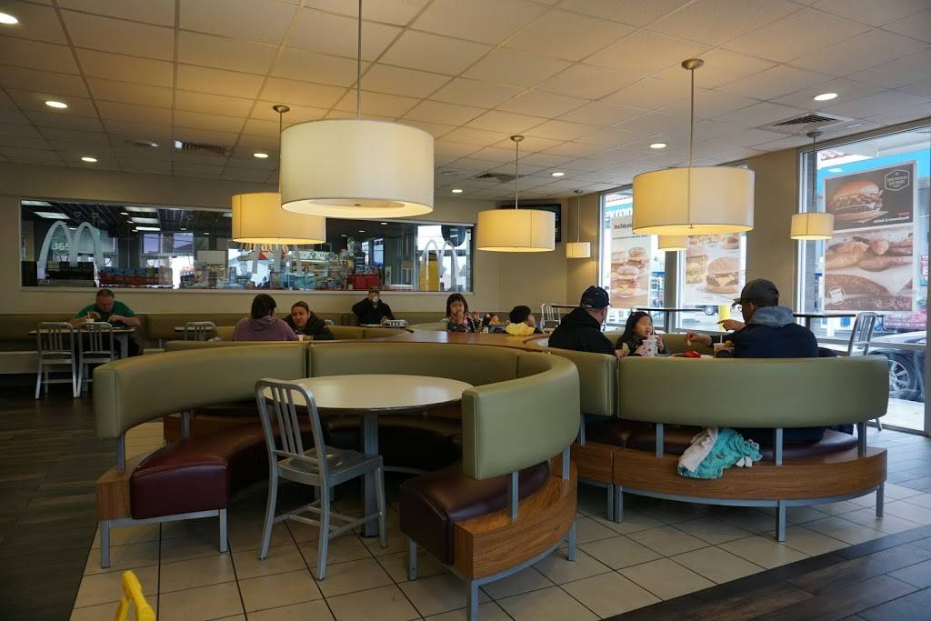 McDonalds | cafe | 2886 S Nellis Blvd, Las Vegas, NV 89122, USA | 7024315869 OR +1 702-431-5869