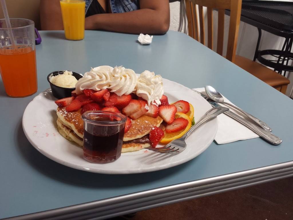 Breakfast Club Diner | restaurant | 228 N Coast Hwy, Oceanside, CA 92054, USA | 7607223124 OR +1 760-722-3124