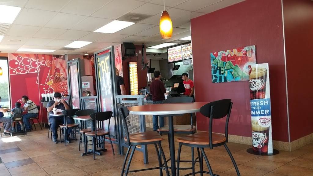 Jack in the Box | restaurant | 784 N Main St, Corona, CA 92880, USA | 9517397780 OR +1 951-739-7780