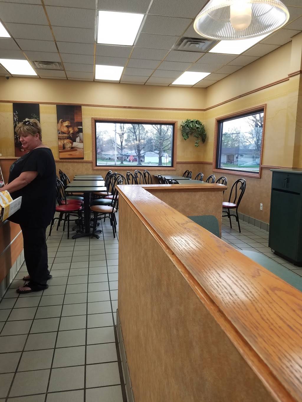 Subway | restaurant | 807 W Main St, Carmi, IL 62821, USA | 6183844125 OR +1 618-384-4125