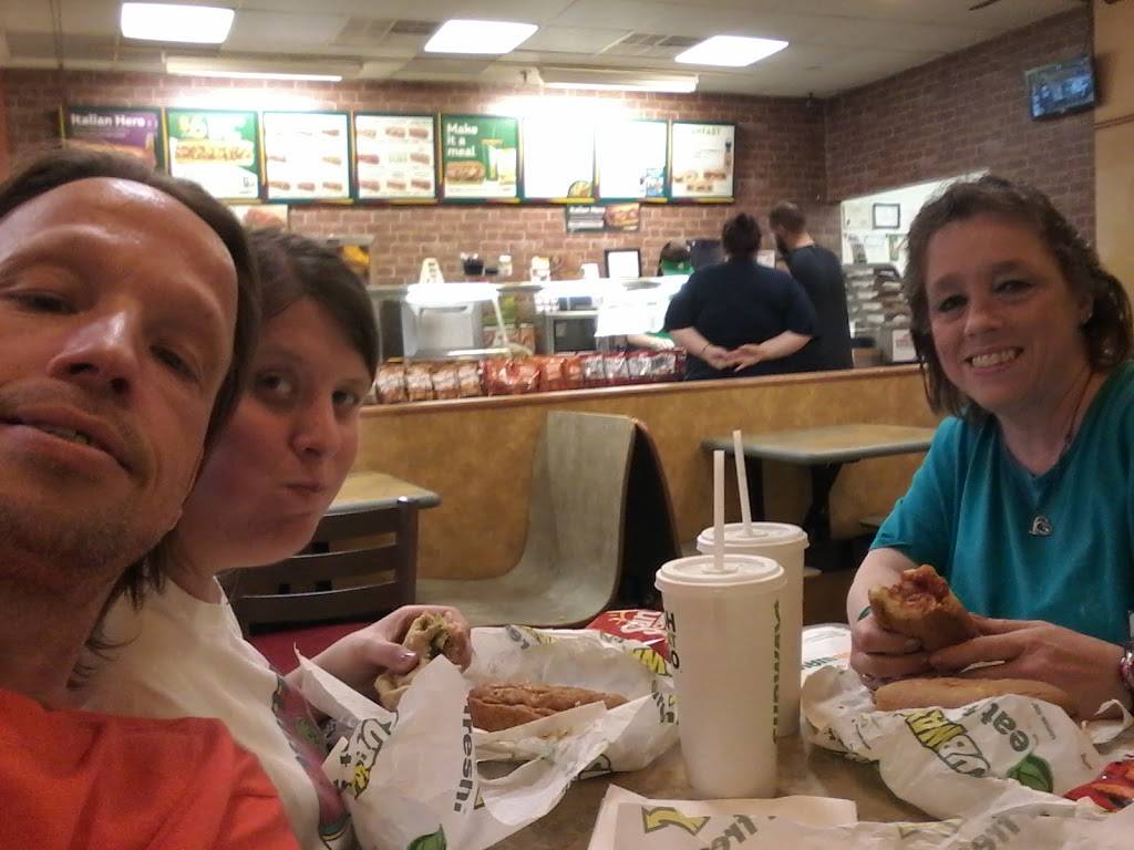 Subway | restaurant | 3801 Nameoki Rd, Granite City, IL 62040, USA | 6184523987 OR +1 618-452-3987
