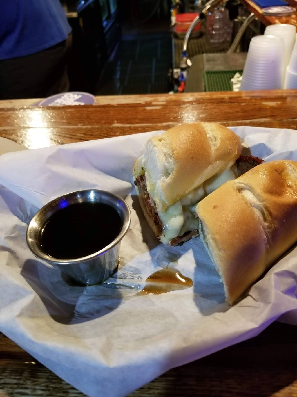 Plaza Pub | restaurant | 6202 Douglas Ave, Des Moines, IA 50322, USA | 5153340871 OR +1 515-334-0871