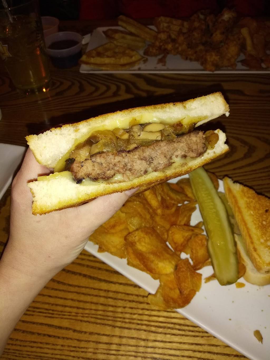 Chester Vs | restaurant | 2505 Oregon St, Oshkosh, WI 54902, USA | 9203851772 OR +1 920-385-1772